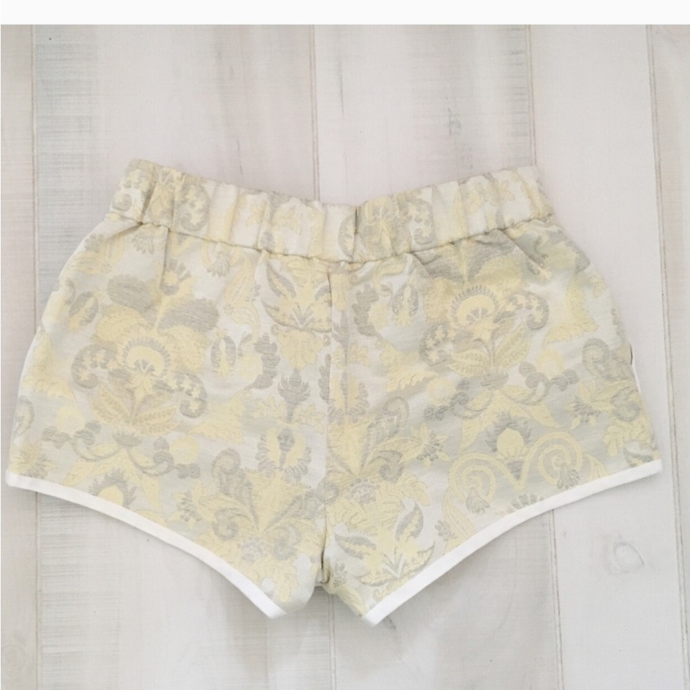 Wilfred High Waist Floral Shorts - Cream and Yellow silk trim size 4 - Picture 3 of 10